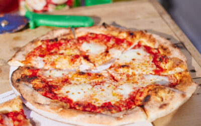 Mobile Pizza Ovens vs Traditional Catering: What’s Right for Your Event?