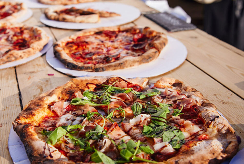 Delicious Wood-fired Pizzabar proscuitto pizza